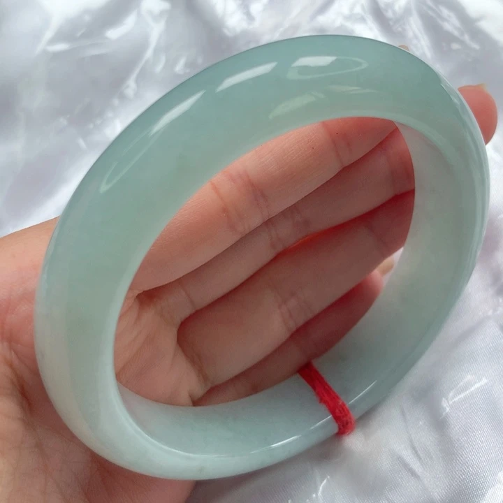 翡翠手镯未镶嵌轮胎