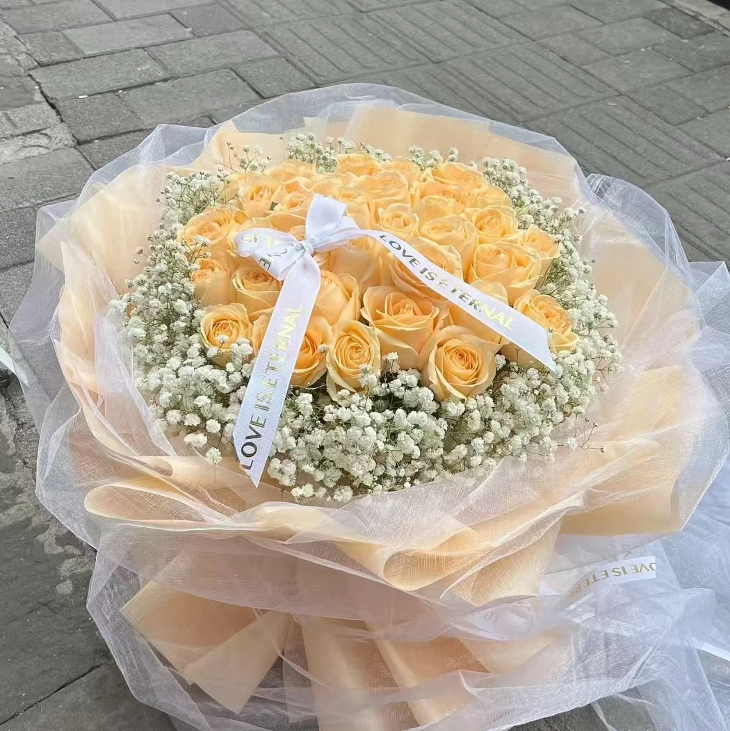 抖音【同城配送】33朵香槟玫瑰白色满天星白纱覆盖鲜花花束送女友老婆