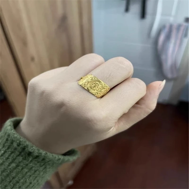 铜合金戒指国风复古宽版大气錾刻钱币纹戒指男女金色古法高贵感