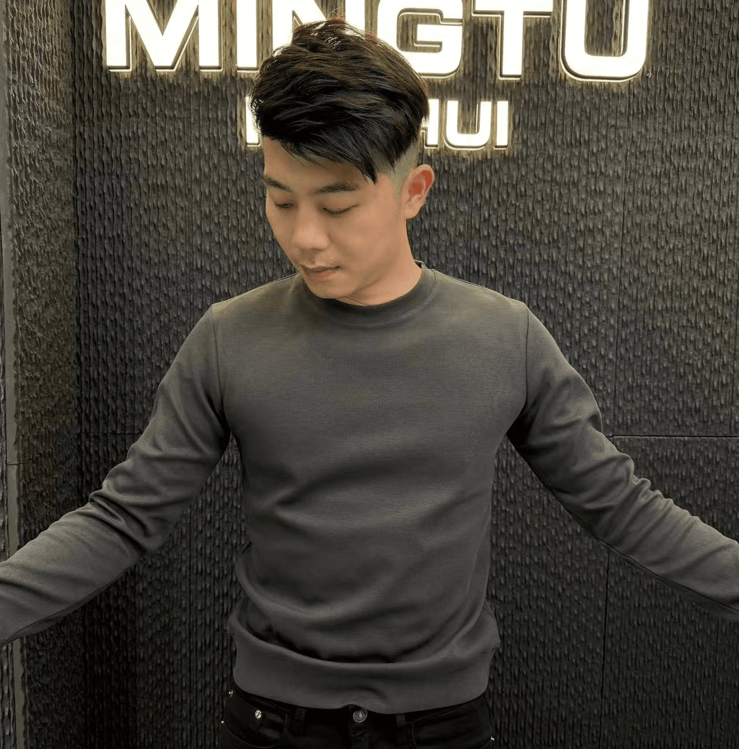 名图服饰2024秋冬新款简约百搭修身男士纯色圆领套头卫衣长袖D555