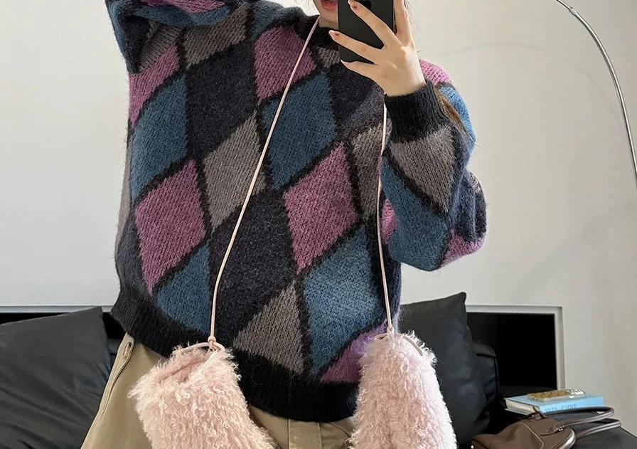 【伊家】设计感菱格圆领毛衣