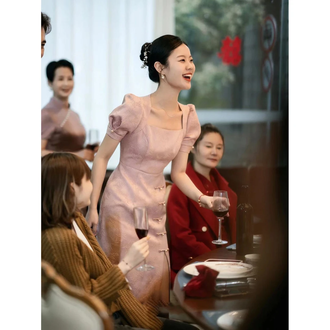 新中式国风名媛轻奢女新款订婚敬酒晚礼服女装高端2024新款连衣裙