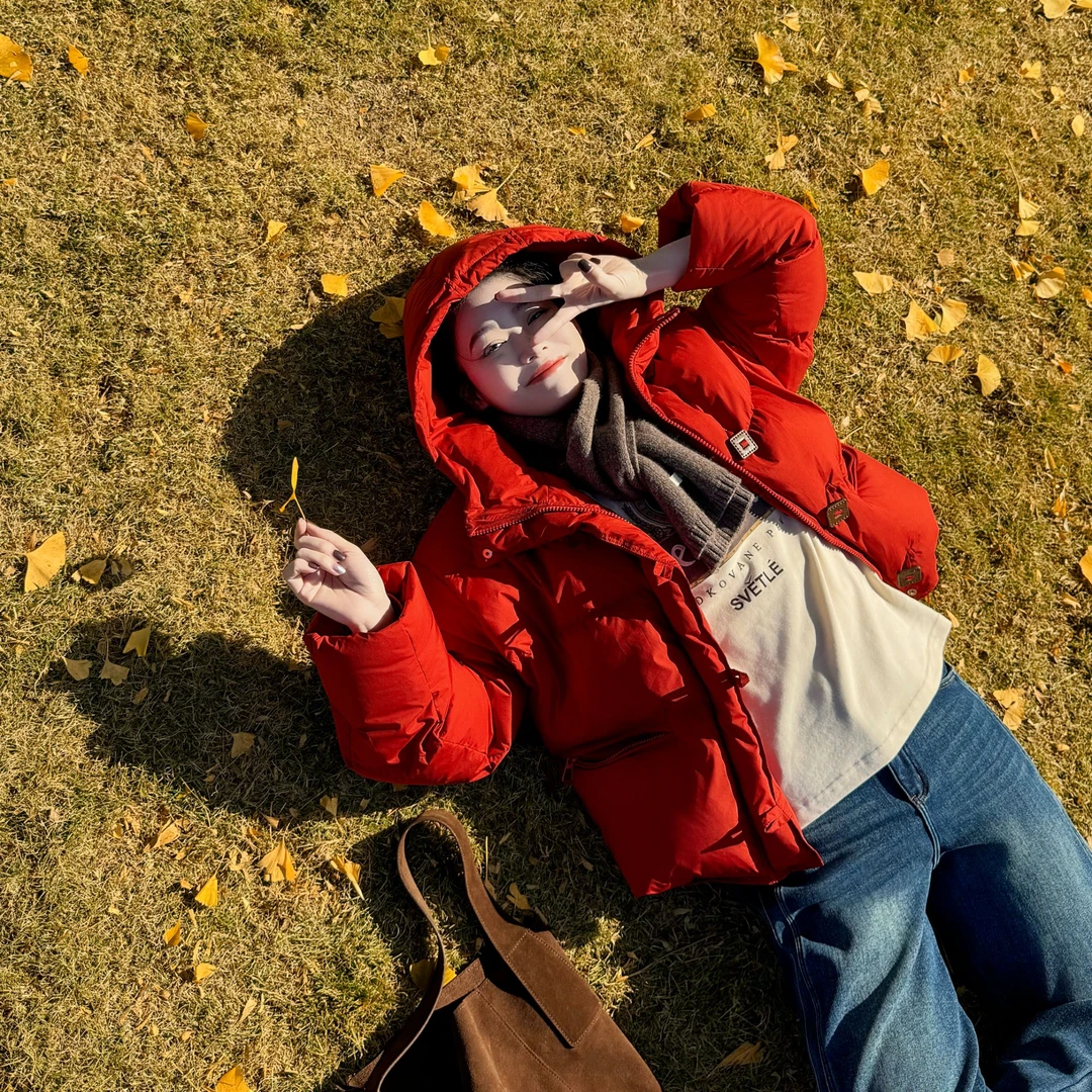 今婷【方扣羽绒】冬季休闲气质圣诞红羽绒连帽短外套女-JH24401313