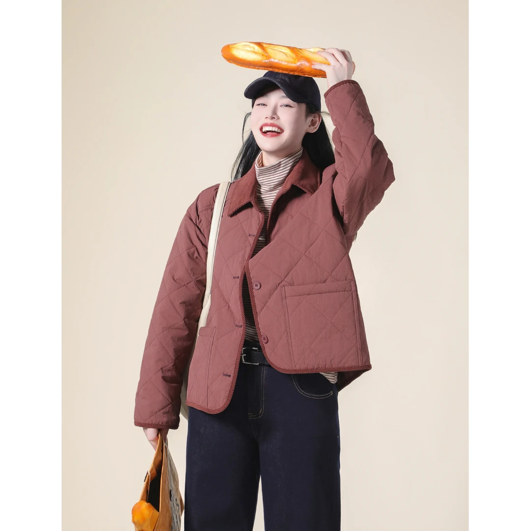 今婷秋冬复古撞色拼接灯芯绒翻领口袋短款保暖菱格棉衣-M24406311