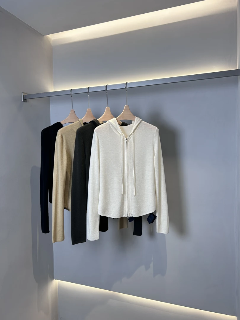 时尚羊毛连帽针织衫