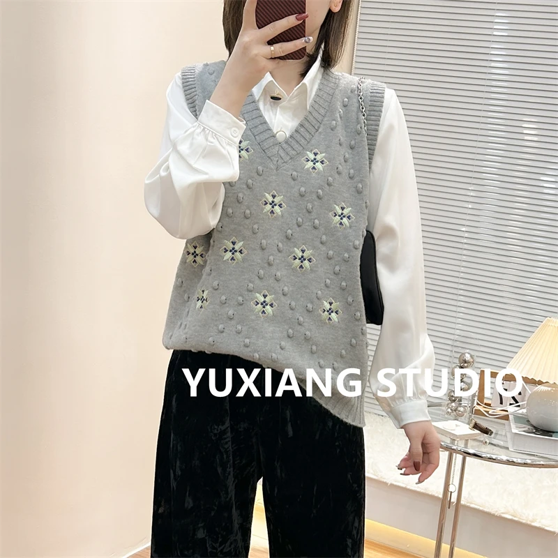 CB菱形泡泡刺绣花朵V领针织衫马甲宽松韩版叠穿秋冬新款毛衣背心