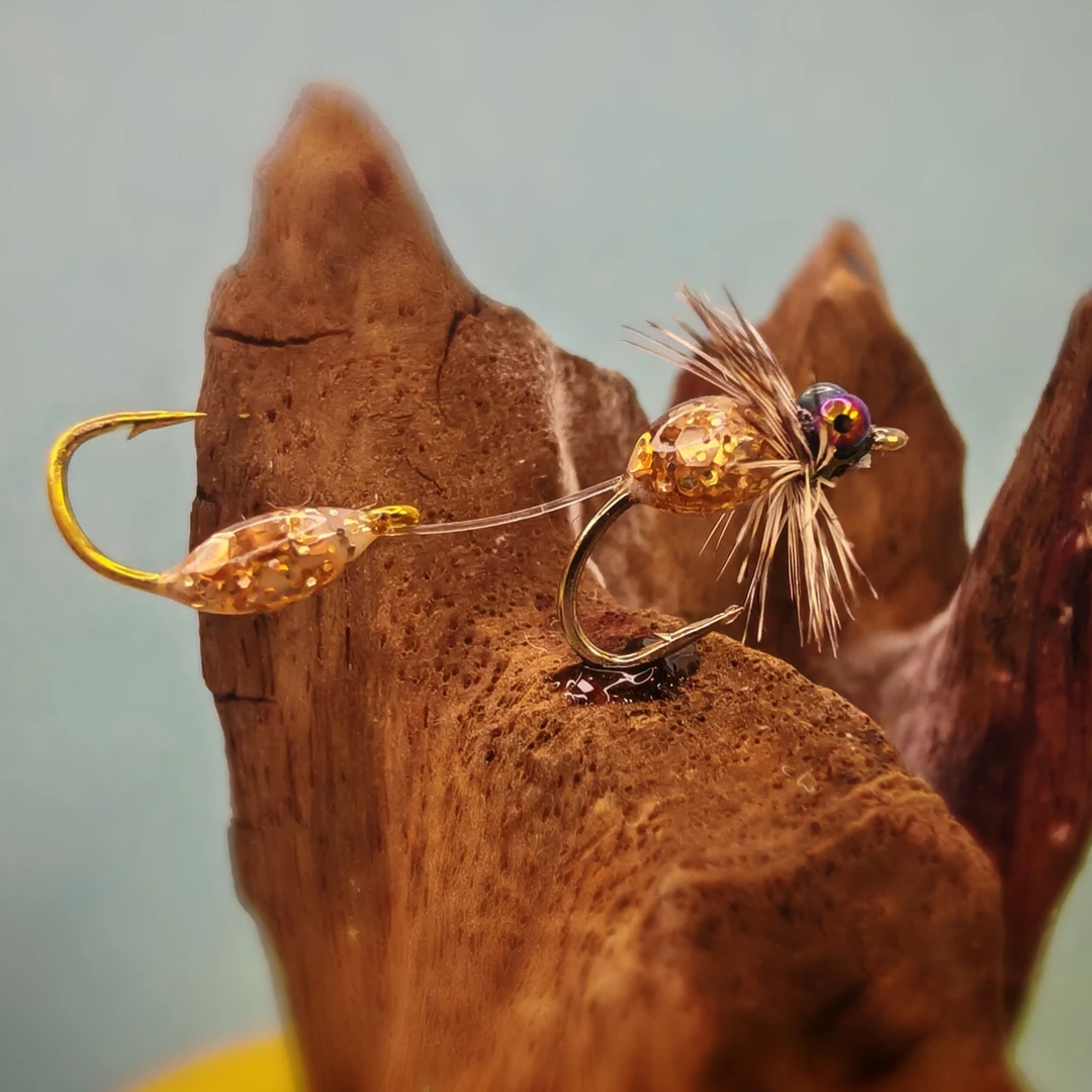 精品、镭射双沟响尾蛇飞蝇钩  马口 白条 溪哥 柳根 雅罗