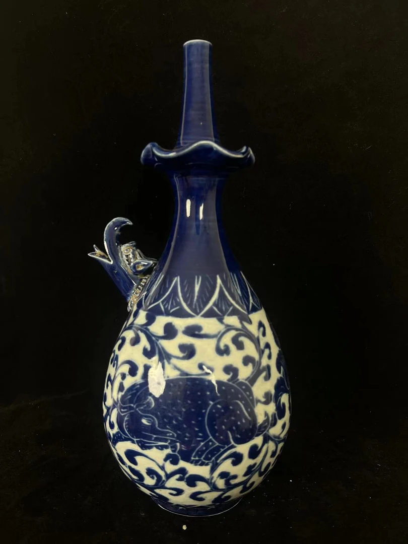 定窑绿釉花枝缠绕净瓶