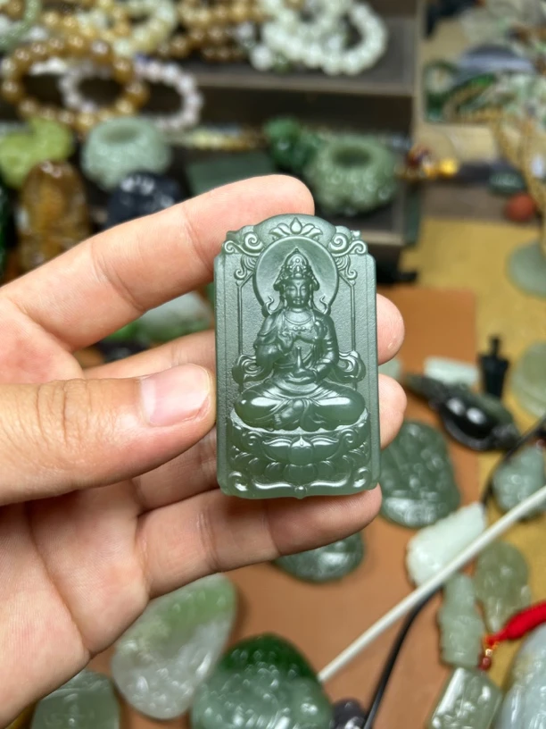 和田玉湖水绿观音牌子