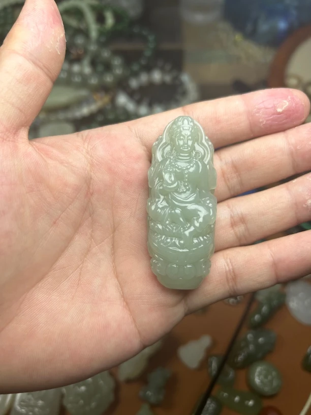 和田玉立体观音挂件