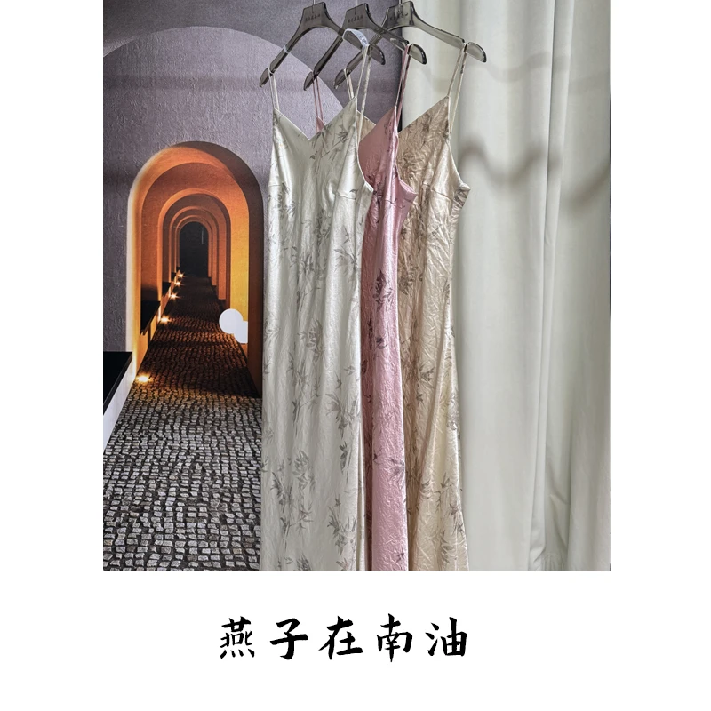 【燕子在南油源头工厂】夏季时尚醋酸竹叶印花烫金压绉吊带裙1105