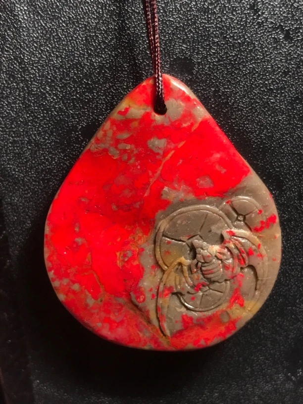 昌化鸡血石挂件，血色鲜活艳丽