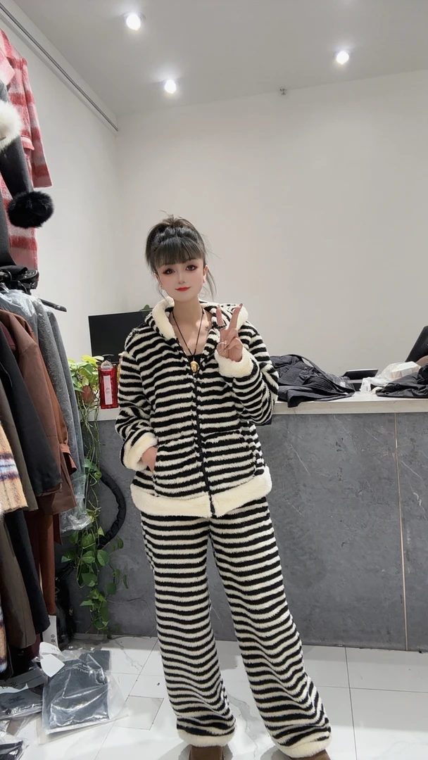 加厚款休闲条条睡衣