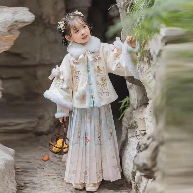 汉服儿童女国潮小孩汉服长袖加绒马面裙拜年服加绒加厚新款拜年服