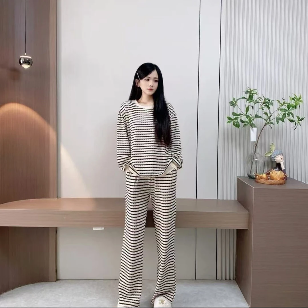 2024新款带胸垫睡衣女春秋冬季长袖简约条纹圆领休闲家居服套装