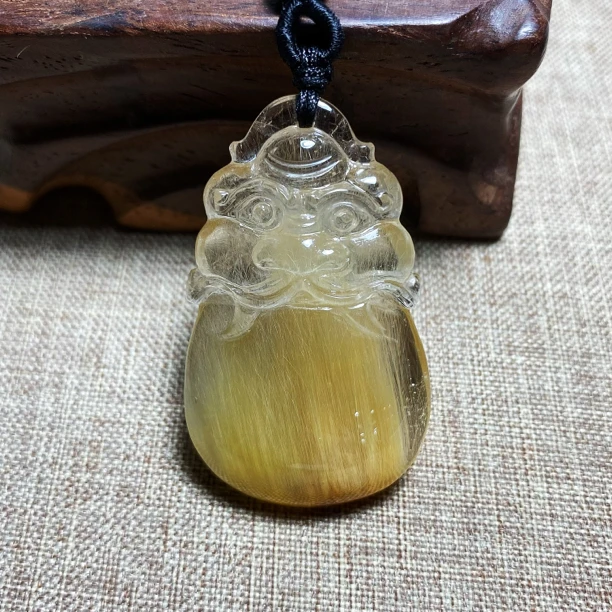 天然水晶黄兔毛顺兔毛兽头吊坠
