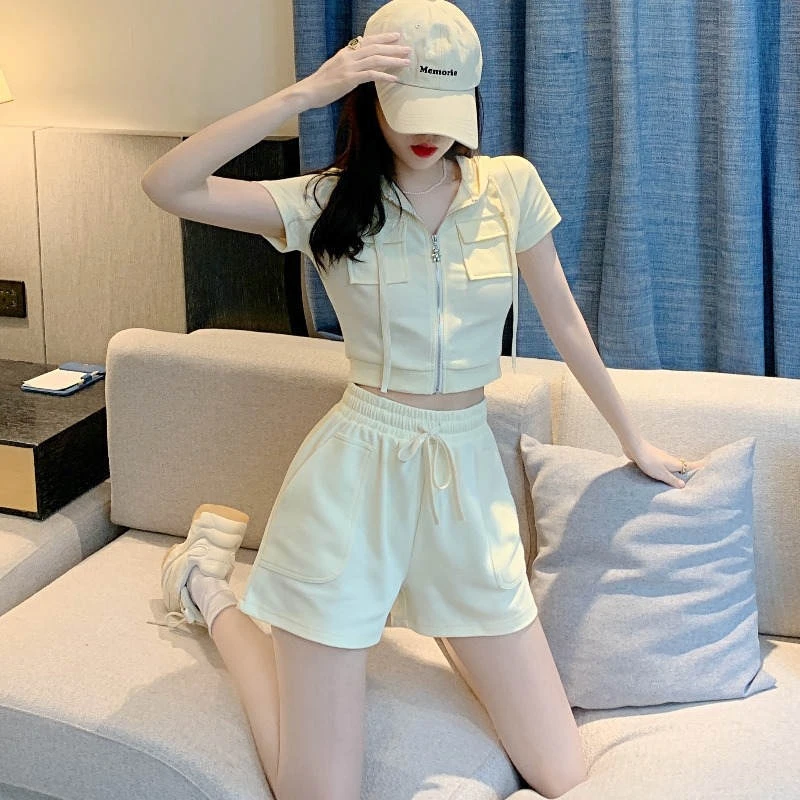 休闲套装女夏季2023新款时尚流行爆款开衫短款上衣运动短裤两件套