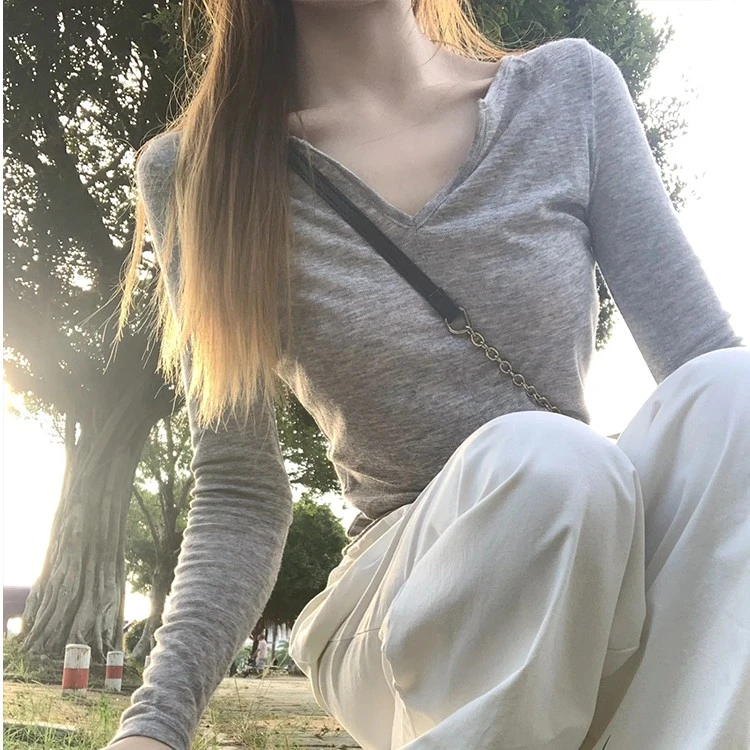 灰色修身正肩V领T恤女早秋季薄款长袖打底衫紧身辣妹内搭显瘦上衣
