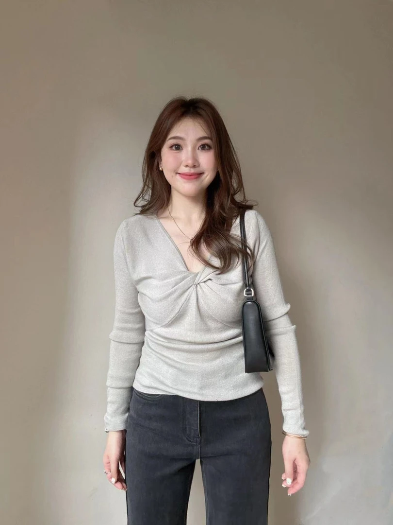 微胖mm长袖针织衫女韩系气质温柔V领修身毛衣黑灰牛仔裤两件套