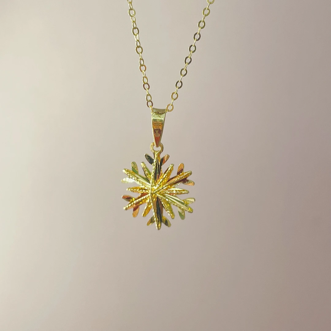 Chow Tai Seng/周大生足金雪花吊坠圣诞元旦送女友送链子轻奢5g