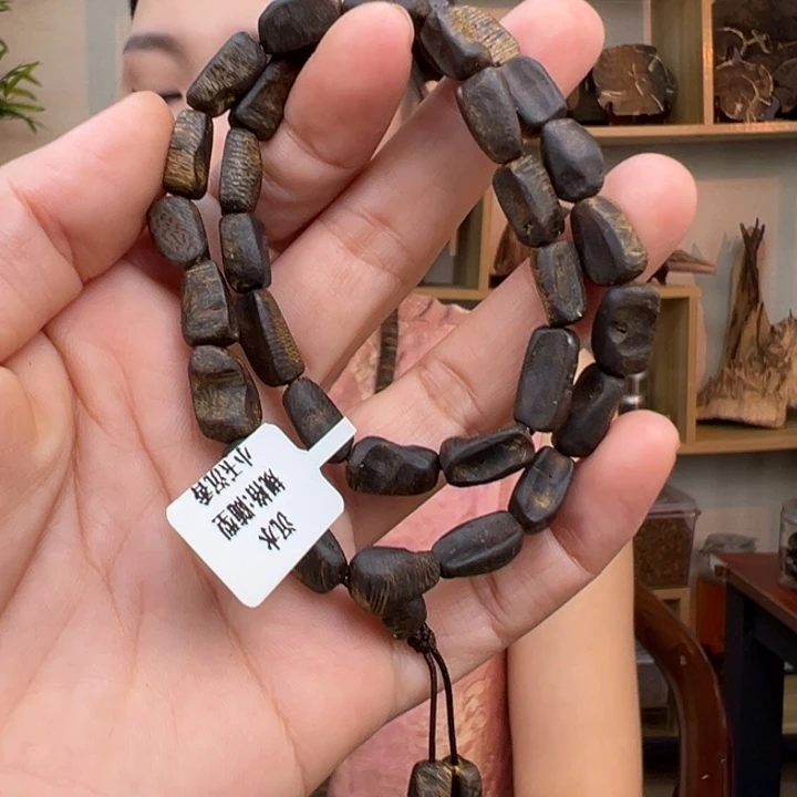 沉香手串莺歌绿奇楠老乌身沉水老包头多样性发货一条
