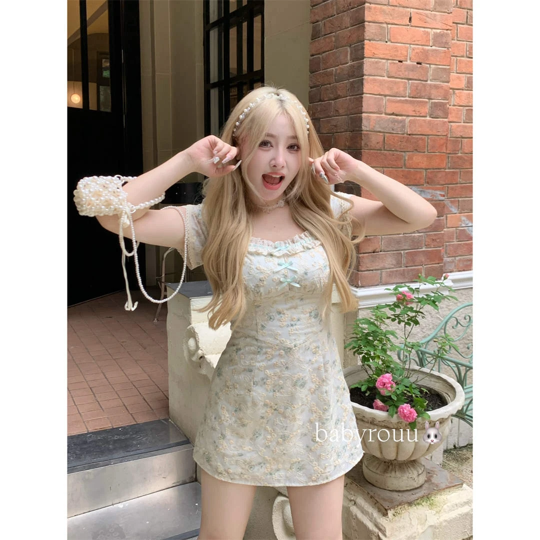 XQ麦600779温与柔【花房心事】甜美短袖收腰设计感碎花连衣裙