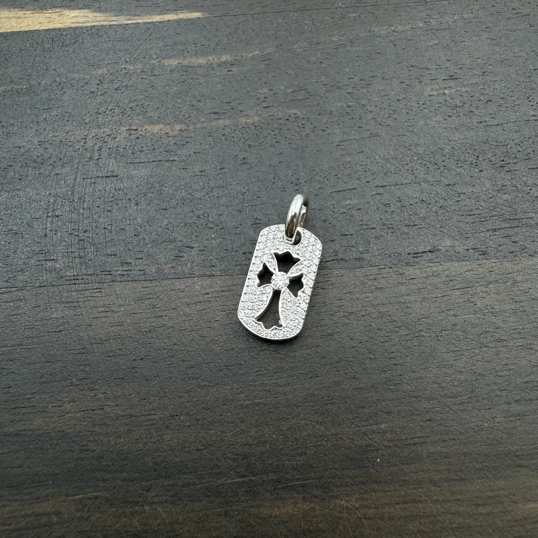 未使用 Chrome Hearts 克罗心 18k 满钻十字架方牌吊坠