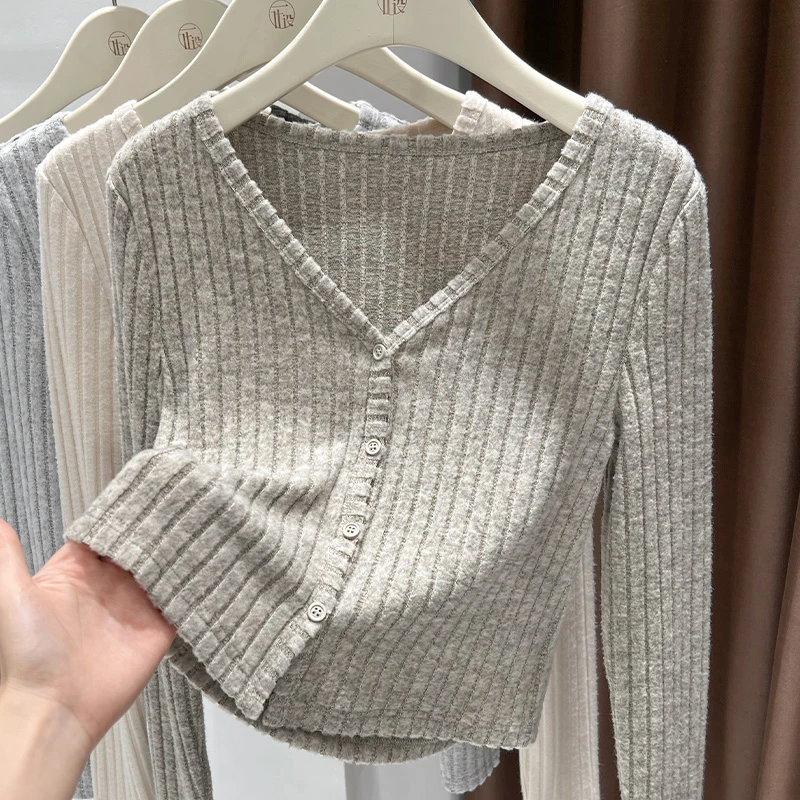 燕麦色V领修身长袖开衫春秋新款外搭上衣罩衫洋气软糯薄款短外套