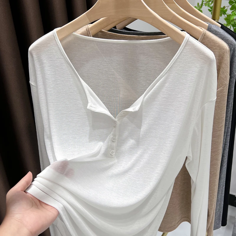 白色长袖T恤女春季新款设计感纽扣半开领上衣薄款微透内搭打底衫