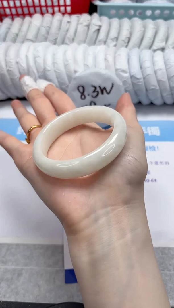 【闪购商品】和田玉手镯未镶嵌V147-55.3