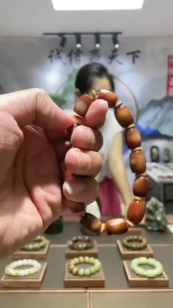 【闪购商品】透闪石质玉手串未镶嵌桶珠