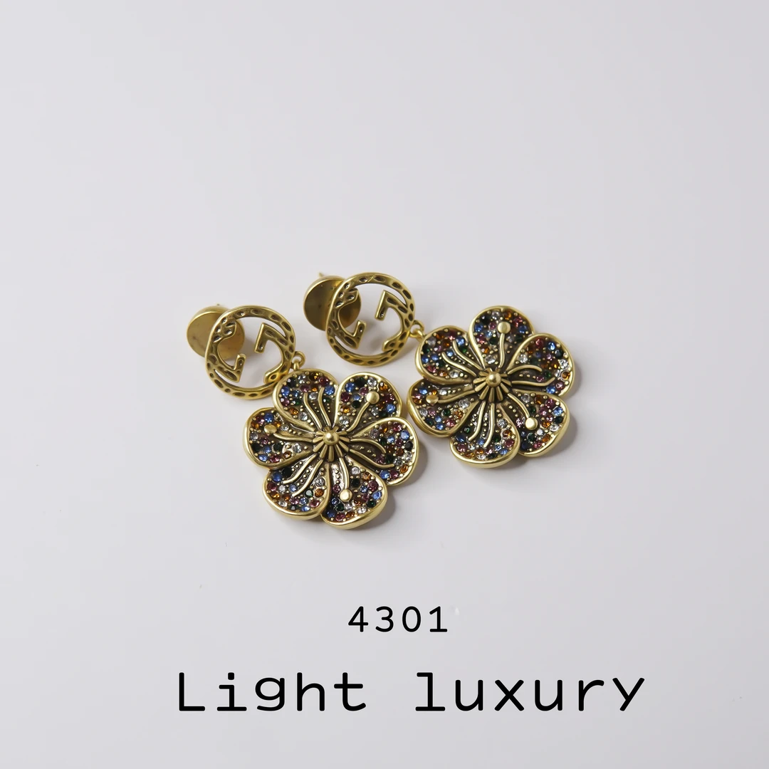 铜合金耳饰 4301中古设计师百搭法式永生花耳钉