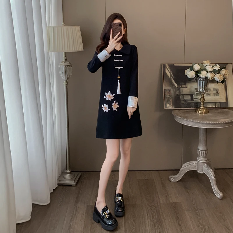 黑色新中式国风连衣裙女春秋显瘦气质高级感绣花小黑裙新年战袍