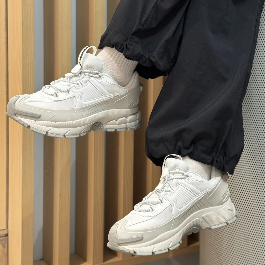 NIKE/耐克女子Zoom Vomero Room复古运动鞋HV6410100