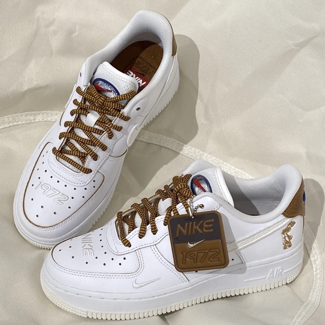 NIKE/耐克女款复古白棕空军一号运动鞋HF5716111