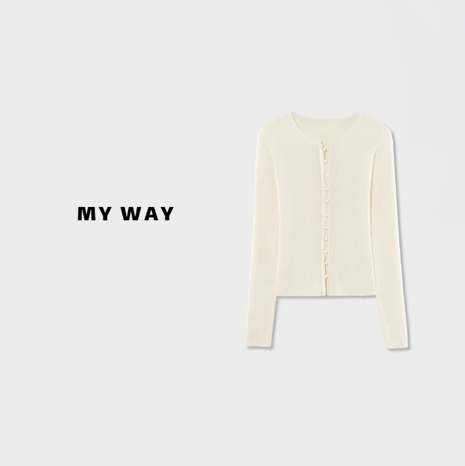 730408【珍珠小姐】气质显瘦珍珠纽扣坑条针织衫A1