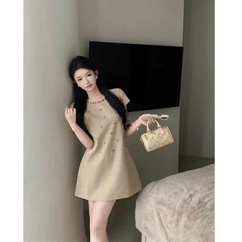 高级感法式小香风重工钉珠女装连衣裙时尚气质宽松遮肉显瘦A字裙