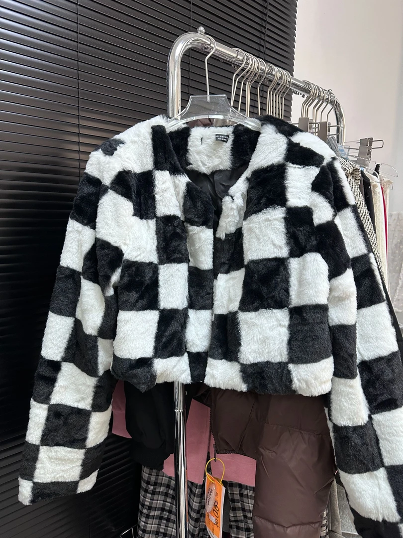 棋盘格毛毛外套冬季