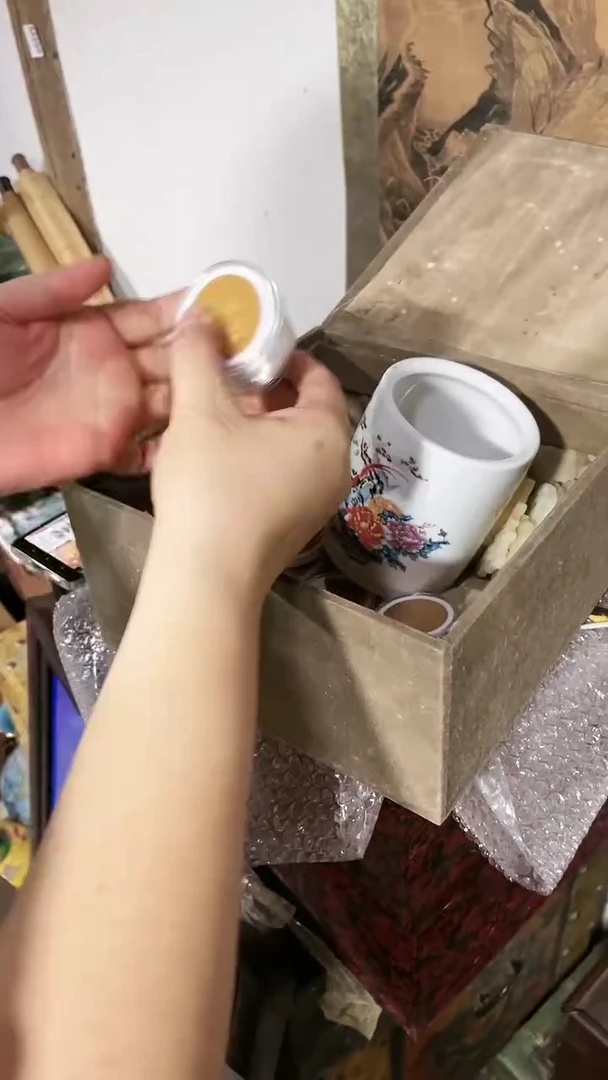 【闪购商品】摆件景德镇陶瓷大花瓶 带壳子币币