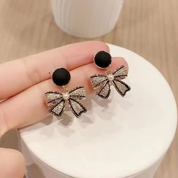 黑色蝴蝶结耳环高级小众耳坠法式赫本风耳饰女特别设计感港风耳钉