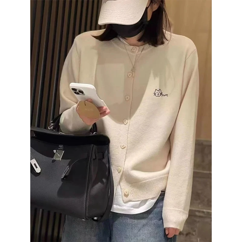 刺绣小猫圆领排扣减龄开衫毛衣外套女秋冬外搭叠穿休闲针织衫上衣