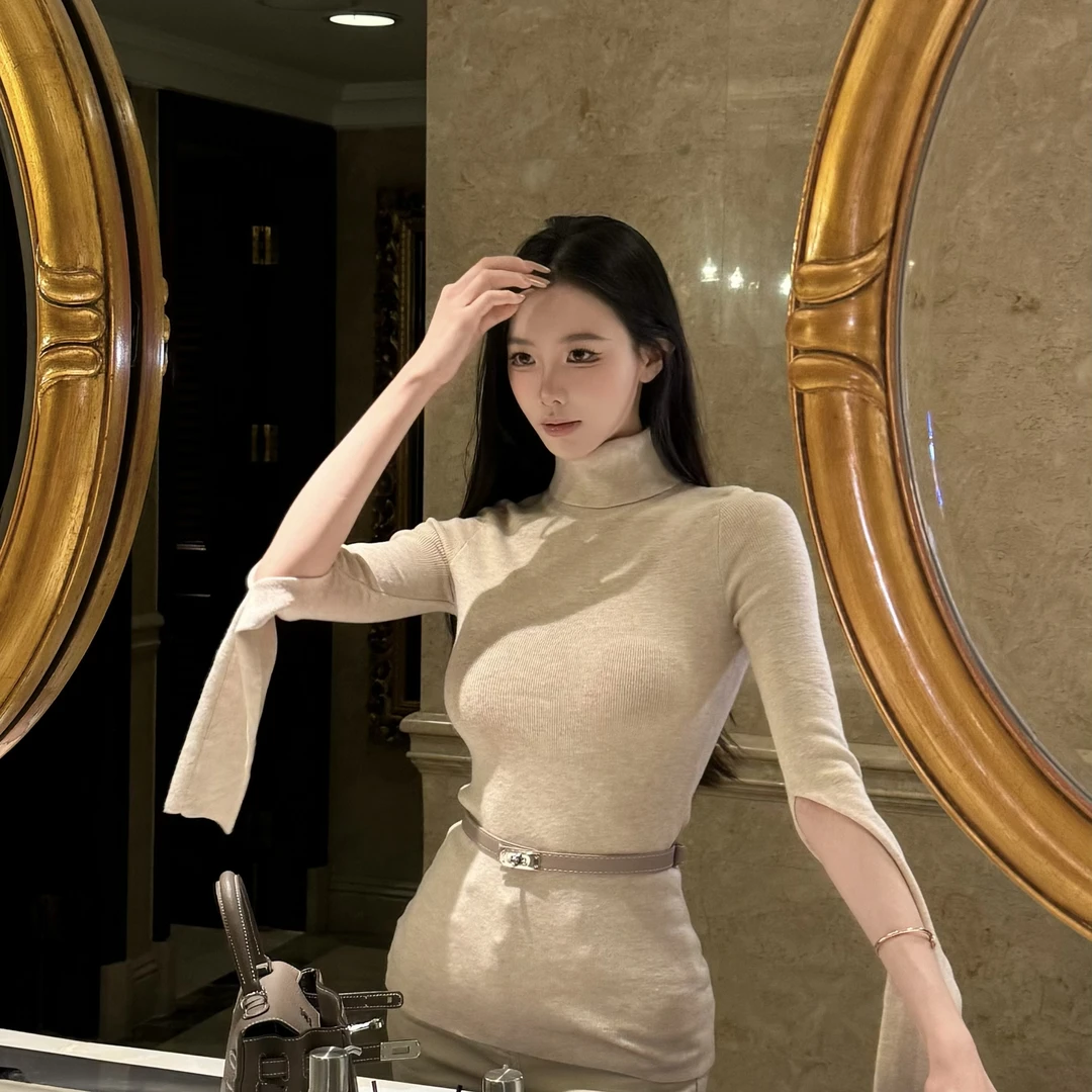 AmberSea2025百搭立领修身简约高领开叉针织衫6807