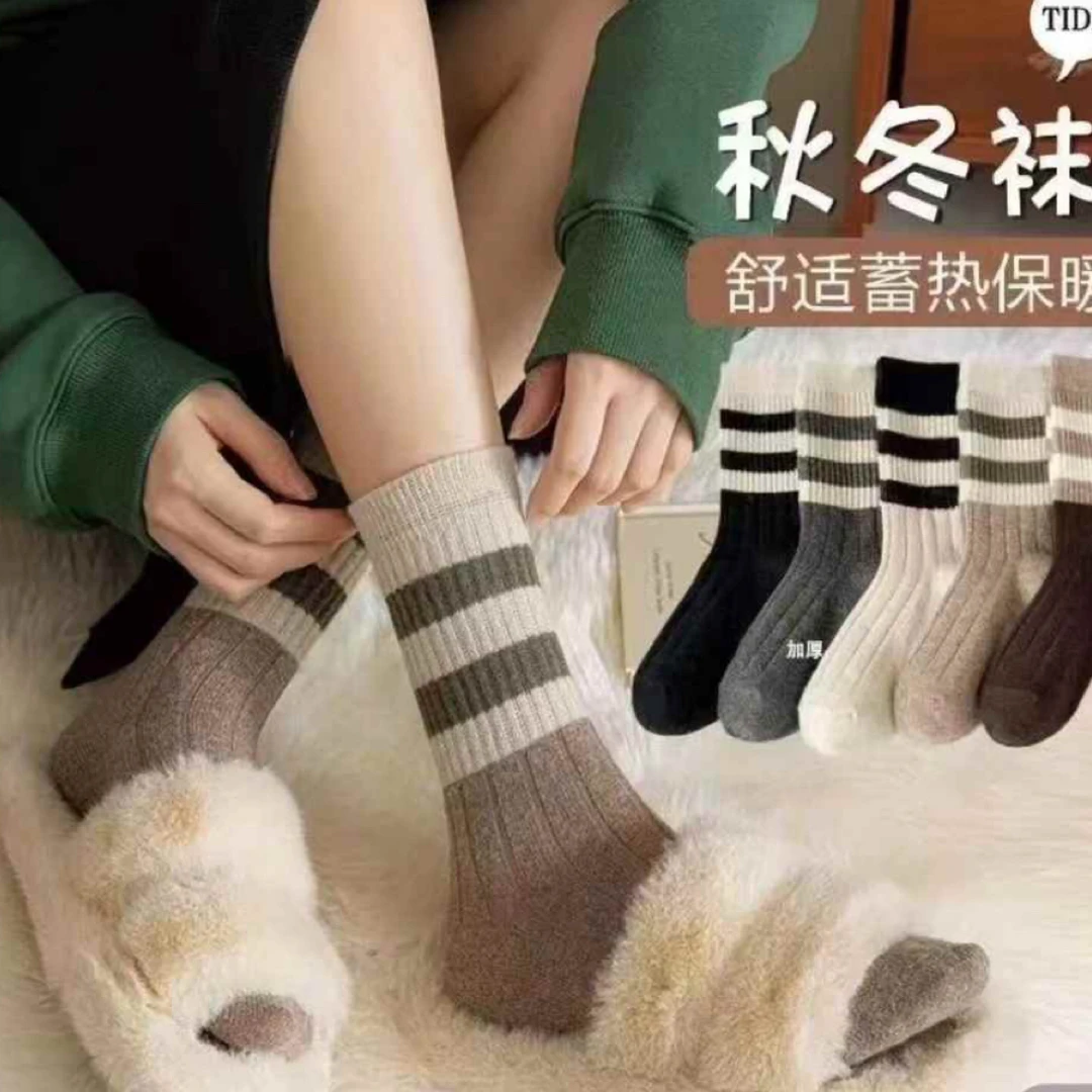7双袜子女秋冬中筒袜、潮日系百搭条纹女袜配鲨鱼裤百搭条纹复古袜