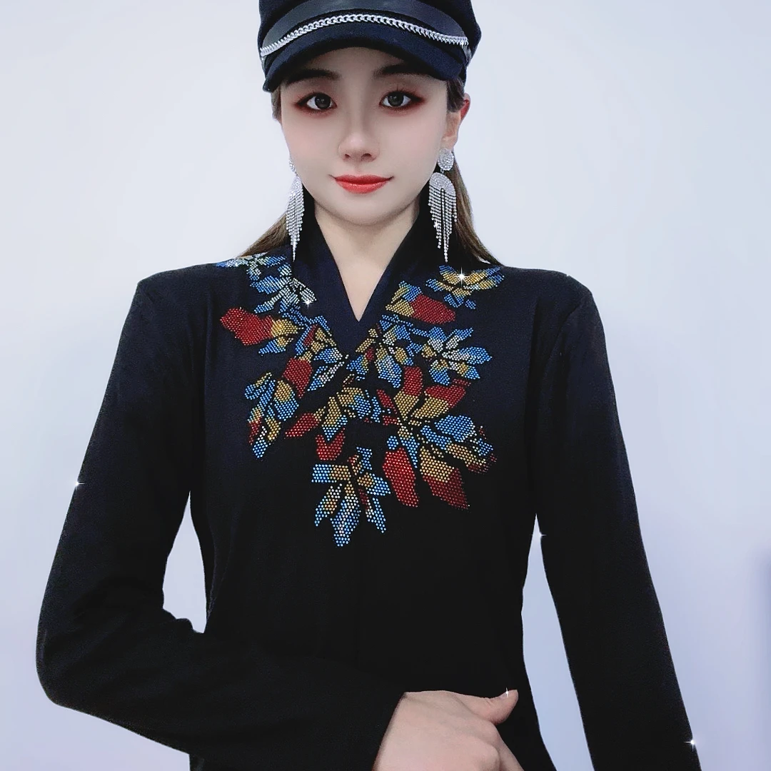 【冬季上新】彩色枫叶V领长袖上衣重工烫钻T洋气欧货显瘦打底衫