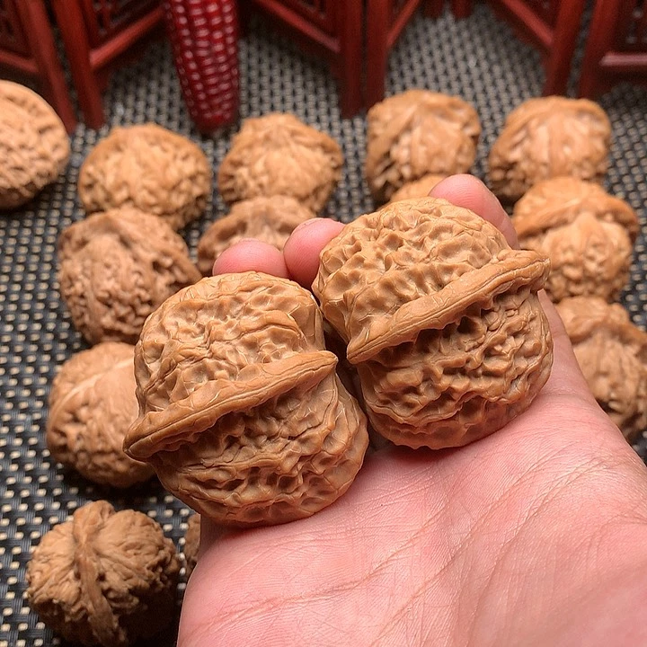 文玩核桃吊坠持**空金麒麟43
