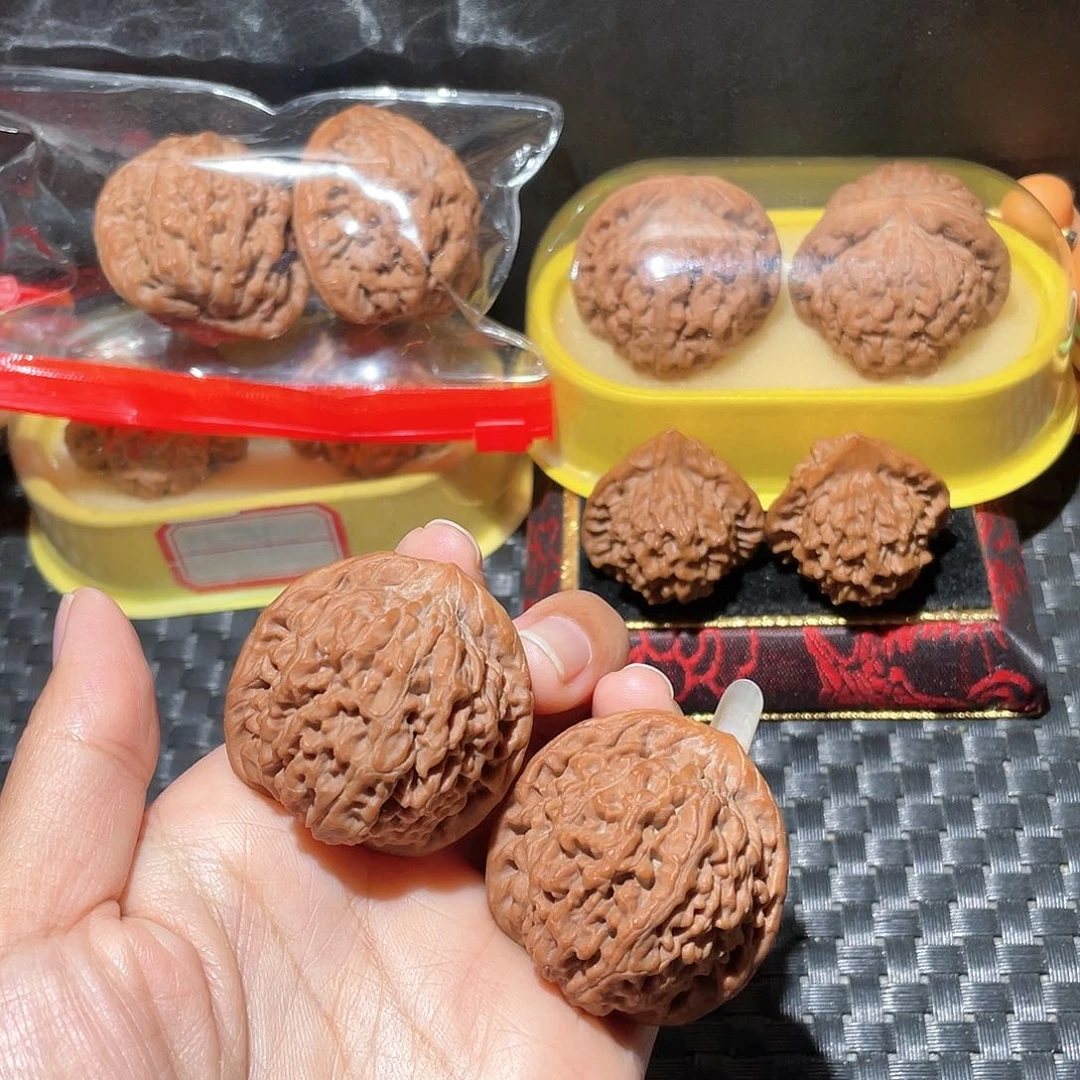 文玩核桃吊坠莲花40