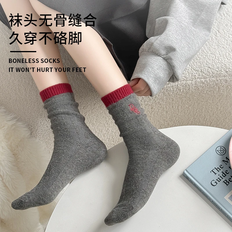 拼色羊绒袜子女秋冬中筒袜加绒保暖ins刺绣长袜加厚堆堆长筒袜