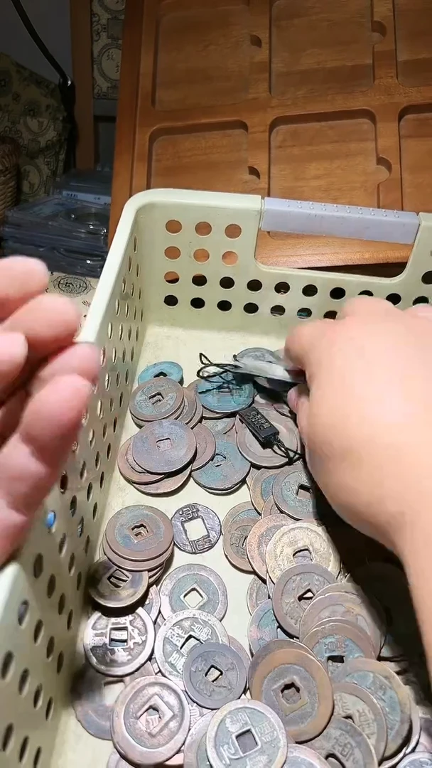 【闪购商品】铜水归听泉恒/钱币一大串漏裂LUO/82号