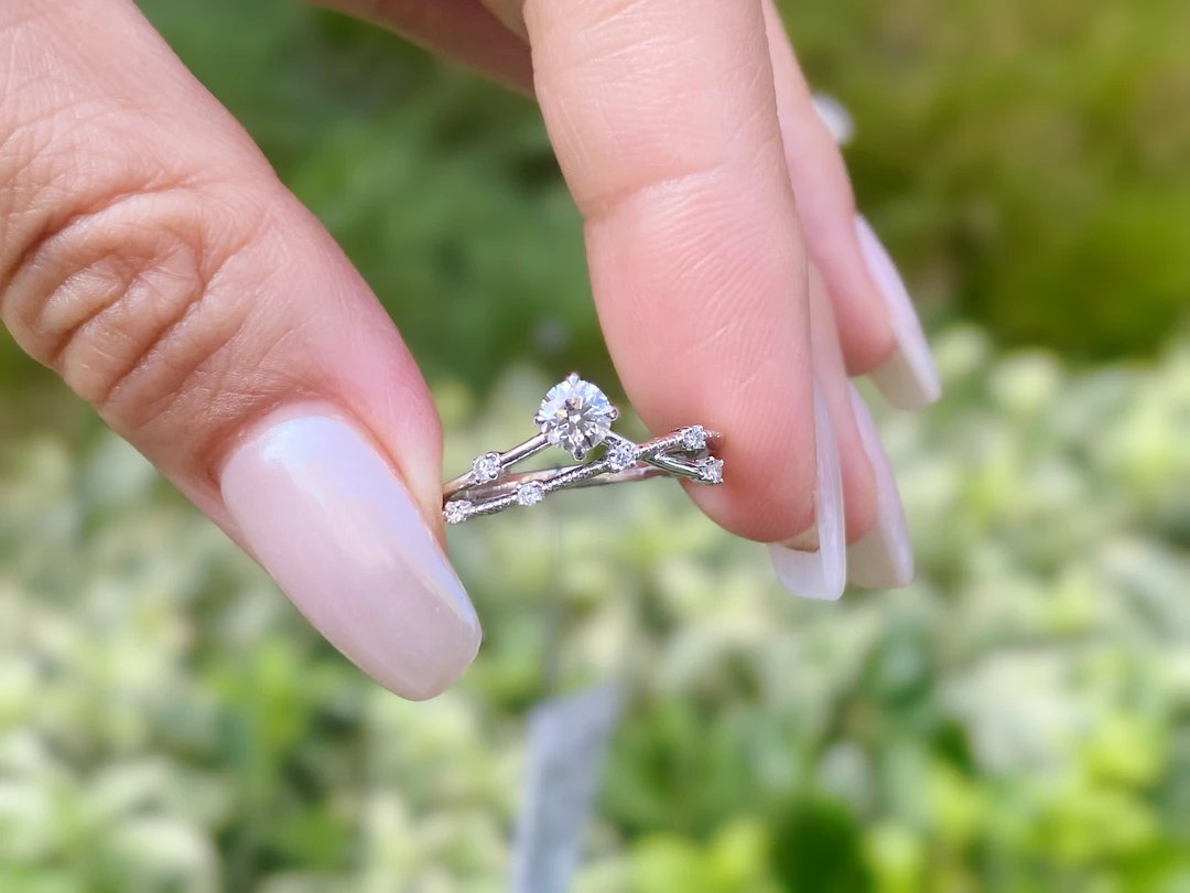 18K金镶嵌天然钻石大方时尚气质优雅甜美戒指