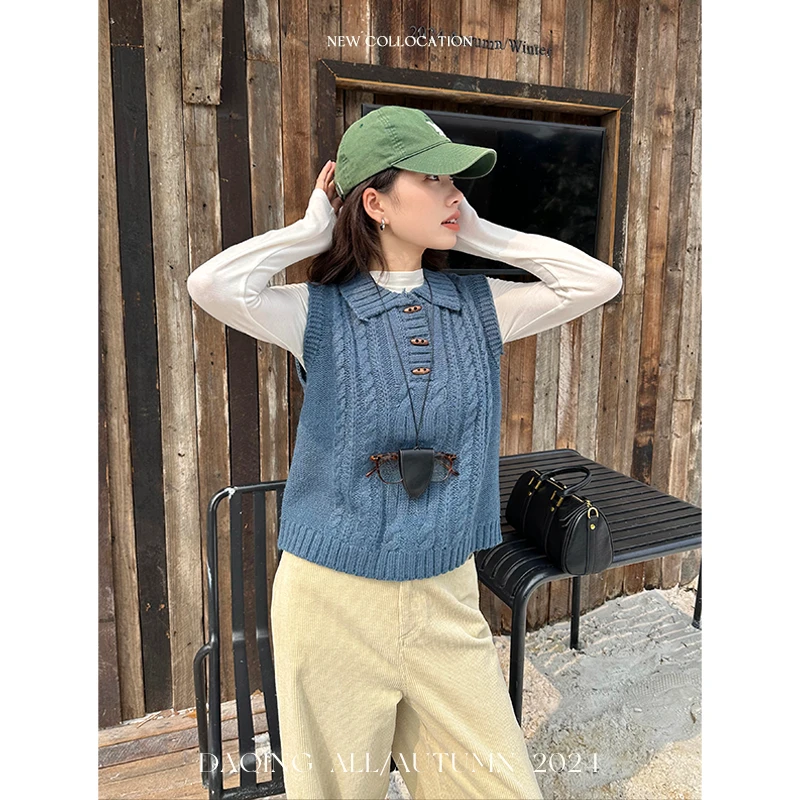 许大晴【柏舒】复古羊毛翻领牛角扣麻花编织马甲D4A104